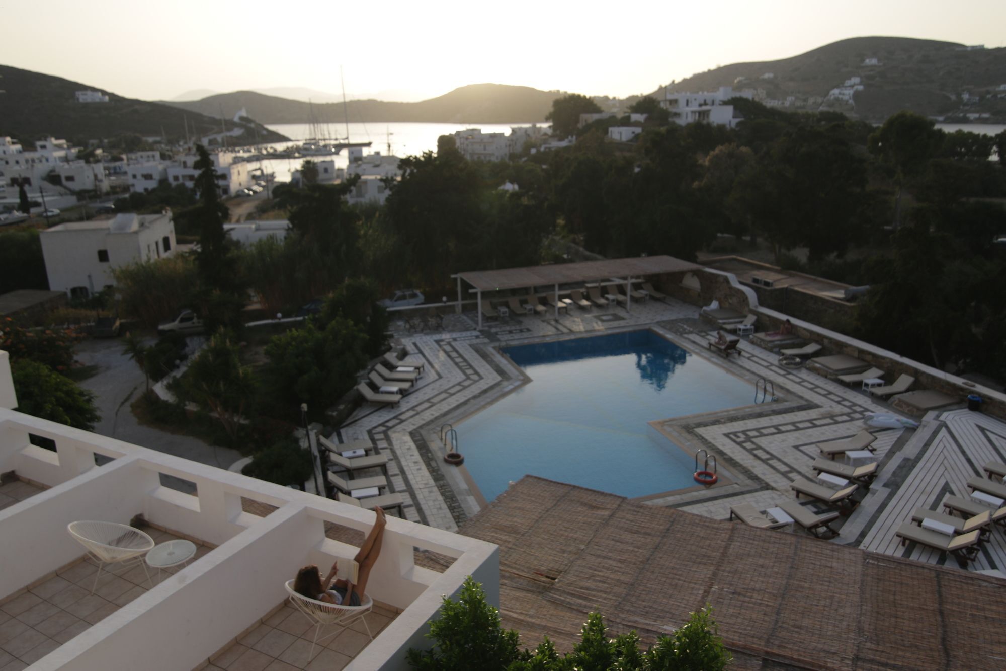 Armadoros Hotel / Ios Backpackers Екстериор снимка
